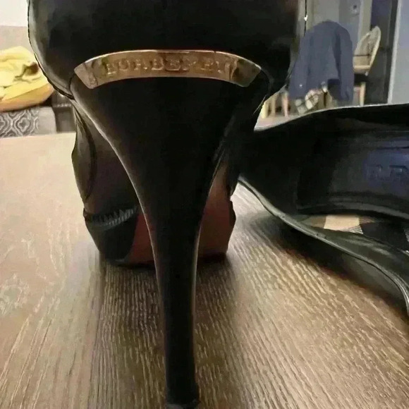 Burberry Black Leather Platform Pumps Size 39 - PREOWNED - Picture 7 of 10